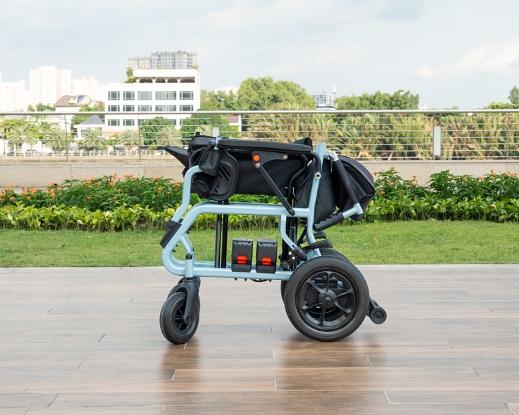 xe lăn điện gấp gọn siêu nhẹ D701